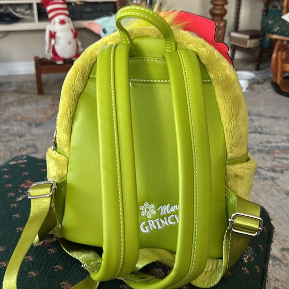 Dr. Seuss lounge fly push grinch Santa backpack 11 x 10 in great condition - Picture 2 of 11